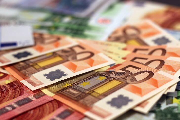 Az euró nyáron egyre keresettebb, talán ez látszik az árfolyamán