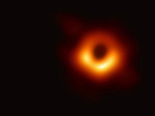 Bemutatták az első, fekete lyukról készített felvételeket