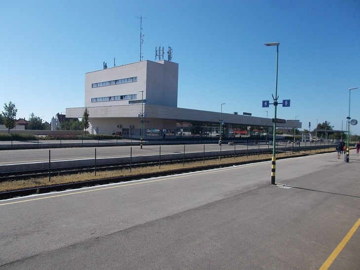 A balatonfüredi vasútállomás akadálymentesítése több mint kétszerese lesz az előzetesen becsültnek. Fotó: Wikipedia