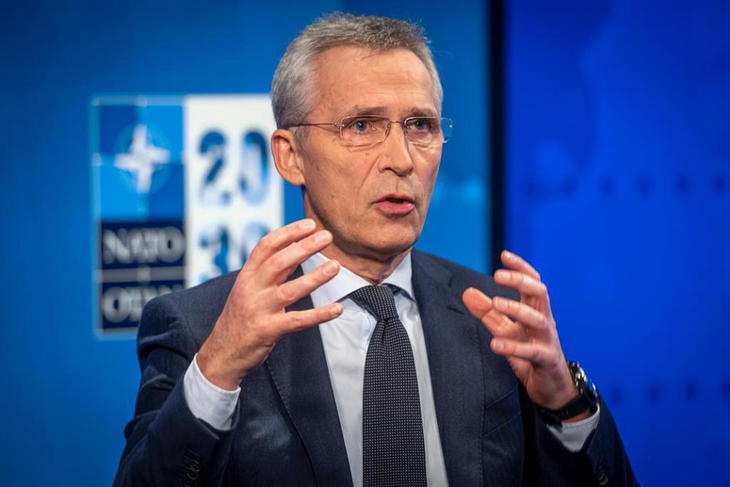 Jens Stoltenberg szerdán érkezik a Karmelitába.