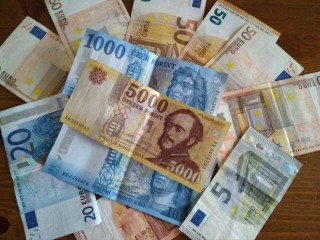 Nincs komoly árfolyamváltozás, 400 alatt az euró. Fotó: Depositphotos