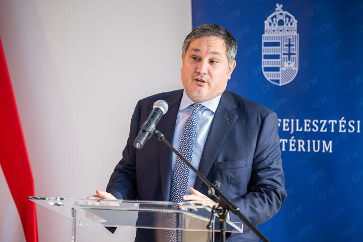 Nagy Márton szerint a családközpontúság és a demográfia előbbre valók, mint a gazdasági növekedés