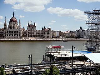Három évig marad a Duna-parton az óriás ugrótorony betontalapzata