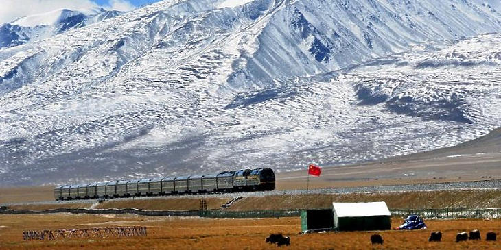 Kínai vonat Tibetben, a Himalájában. (AFP/Wang Song)