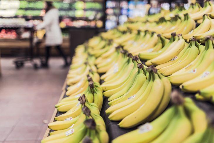 A banán ára jelentősen csökkent havi és éves szinten is