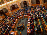 Kitalálja, miért kellett rendkívüli parlamenti ülést összehívni?
