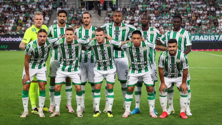 A Ferencváros csapata a labdarúgó Bajnokok Ligája selejtezőjében, a Ferencvárosi TC - Midtjylland (dán) visszavágó mérkőzés kezdete előtt a Groupama Arénában 2024. augusztus 13-án