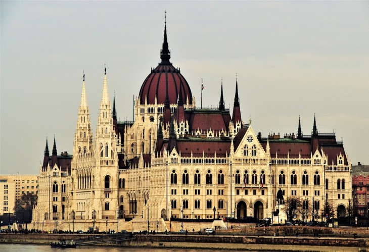 Nagy kihívás előtt áll az Orbán-kormány. Fotó: Pixabay