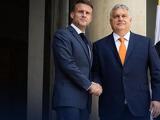 Mielőtt Orbán Viktorral vacsorázna, fontos beszédet mond a francia elnök