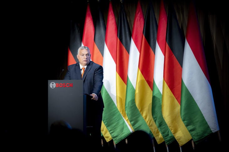 A Miniszterelnöki Sajtóiroda által közreadott képen Orbán Viktor miniszterelnök beszédet mond a Bosch Budapest Innovációs Kampusz átadásán 2022. szeptember 8-án. Fotó: MTI/Miniszterelnöki Sajtóiroda/Fischer Zoltán
