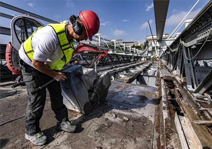 A Lánchíd felújítása után járó 6 milliárd forintot még mindig nem fizette ki a kormányzat
