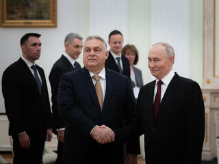 Szijjártó Péter szerint nem lehet eladni Orbán Viktort oroszul sem
