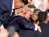 A fülén sebesült meg Trump