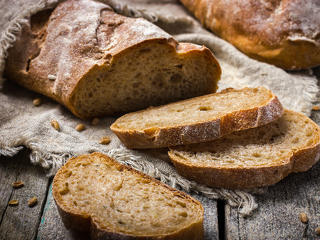 „Nem a Viktor tehet arról, hogy ilyen drága a kenyér” – olvasói levél