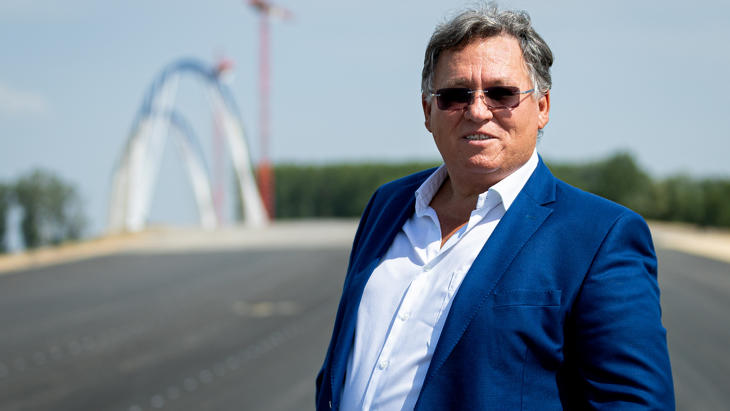 Szíjj László cége stabil, akárcsak az általa kivett osztalék mértéke