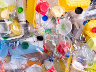 Hadat üzen Brüsszel ezeknek a műanyagoknak