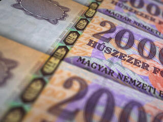 Kapaszkodik vissza a forint