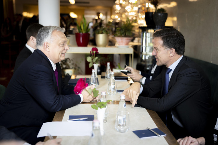 Orbán Viktor és Mark Rutte Tiranában 2025. május 16-án