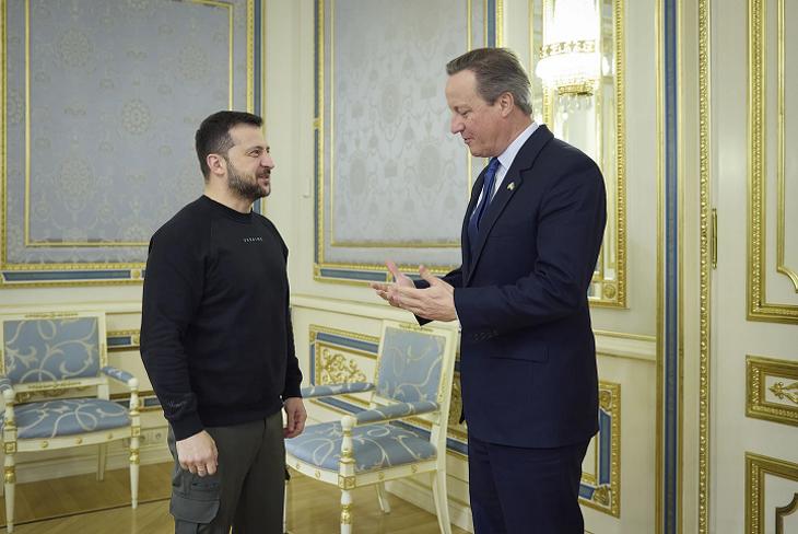 Volodimir Zelenszkij ukrán elnök és David Cameron  – a brit kormányfő kizárja a csapatküldést 