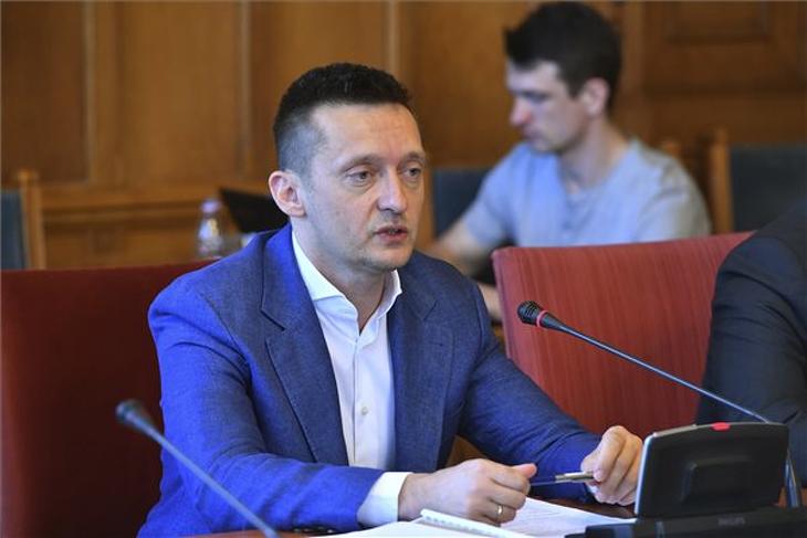 Rogán Antal bevallotta, hogy kelletlenül viselkedett az interjú során