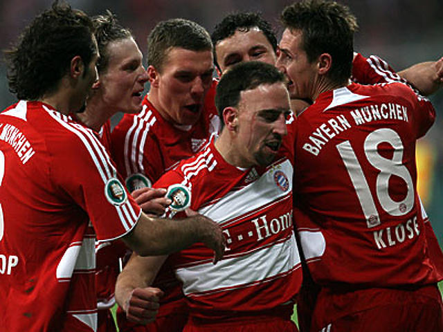 4. Bayern München - 323 millió euró
