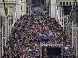 Sokan összegyűltek Hadházy Ákos hívó szavára
