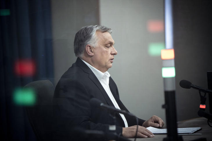 Orbán Viktor a Kossuth Rádióban Magyarországra dobott gazdasági atombombaként beszélt a tervezett szankcióról Fotó: MTI/Miniszterelnöki Sajtóiroda/Fischer Zoltán 