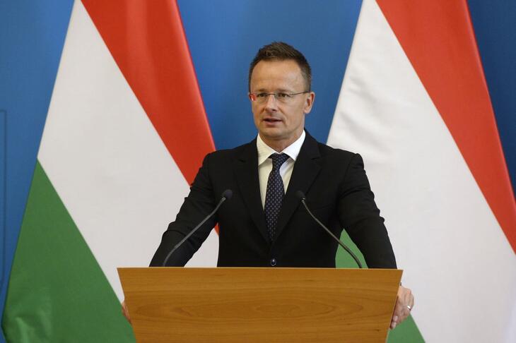 A magyar külügyminiszter nem ér rá hétfőn