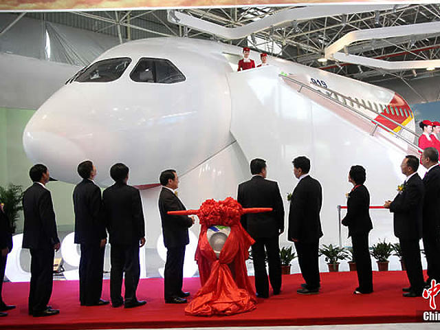 Itt a kínai óriás, a COMAC C919