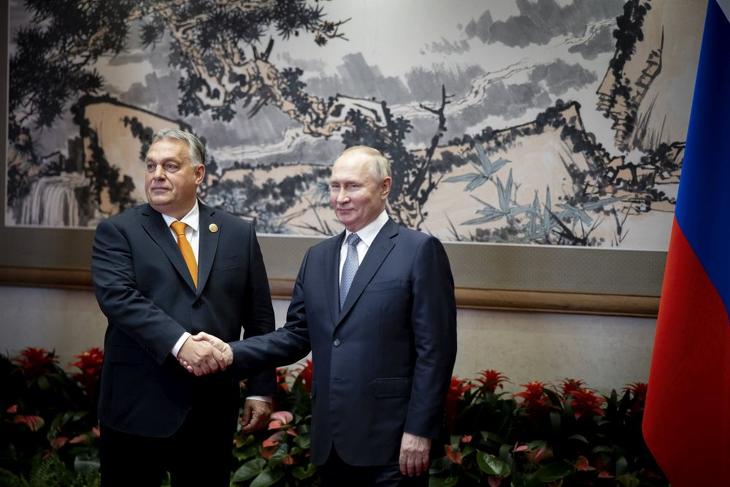 Orbán Viktor miniszterelnök és Vlagyimir Putyin orosz elnök Pekingben. Fotó: MTI/Miniszterelnöki Sajtóiroda/Fischer Zoltán