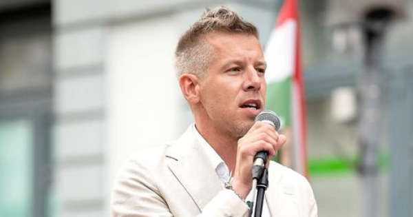 Magyar Péter az élő előadásmódot szereti