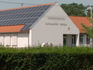 Iskolaépület Fejér megyében