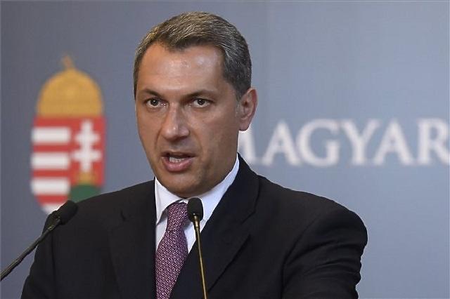 Mindent Megkapnak A Nyugdijasok Ev Vegen Haromszor Jon A Postas Mfor Hu