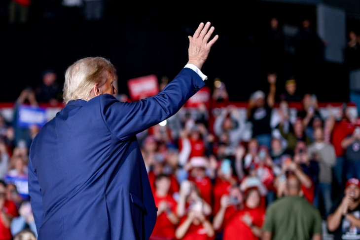 Meglepően simán nyert Trump