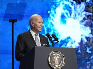 A szakadék felé totyog Joe Biden, de lenne még mód megakadályozni a zuhanást?