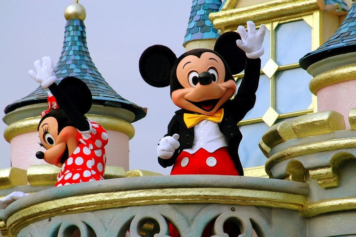 Mickey és Minnie egér a Hong Kong-i Disneylandben. Fotó: Depositphotos