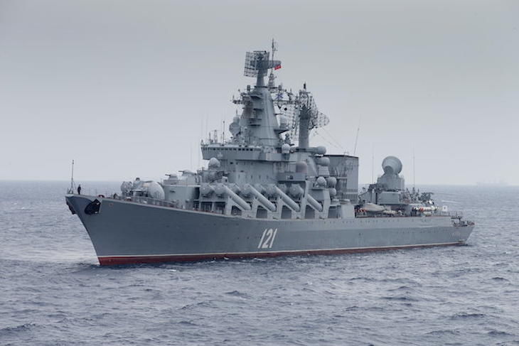2015. december 17-ei felvétel az orosz Fekete-tengeri flotta Moszkva nevű zászlóshajójáról. Fotó: MTI/AP/Orosz védelmi minisztérium sajtószolgálata