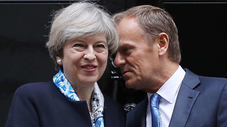 Donald Tusk és Theresa May volt brit miniszterelnök. Illusztráció. (Fotó: Getty)