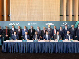 Az aláírási ünnepségen számosan képviseltették magukat