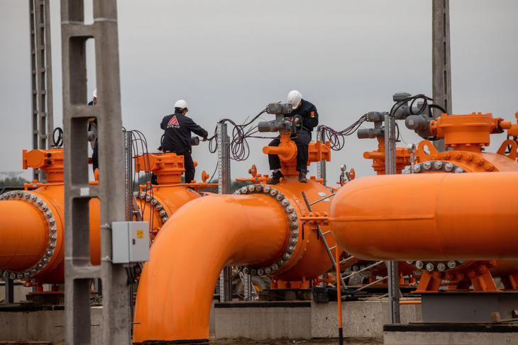 Nagynyomású földgázszállító csővezeték a Kiskundorozsma Nemzetközi Mérőállomáson. Fotó: MTI/Rosta Tibor 