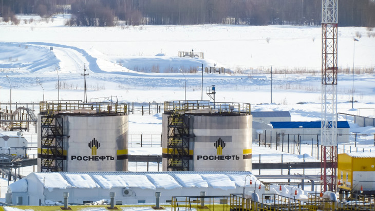 A Rosznyeft és a Lukoil napi 3,1 millió hordó olajat exportálnak, előbbi az orosz kitermelés közel felét biztosítja