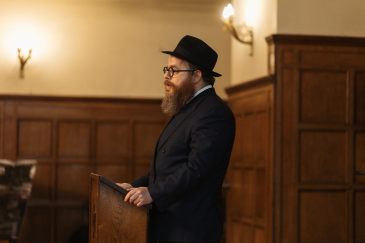 Az EMIH Köves Slomó vezető rabbi kezdeményezésére, 2012 novemberében hívta életre a Tett és Védelem Alapítványt