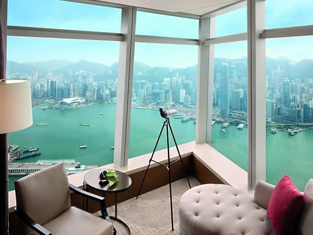 Átadták a világ legmagasabb hoteljét Hongkongban
