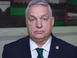 Kifogott a magyar helyesírás Orbán Viktorékon