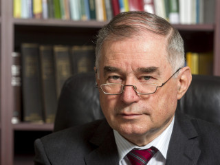  A felvétel Lenkovics Barnabásról, az Alkotmánybíróság új elnökéről Budapesten 2015. február 26-án hivatalában készült, ahol interjút adott az MTI-nek.