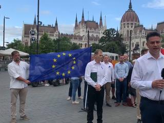 Itt a bejelentés: zászlót bontott Márki-Zay Péter új pártja is