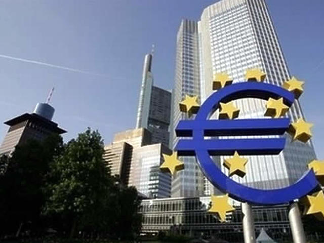 Csak a kelet-európai valutákhoz képest gyengül