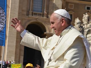 Ferenc pápa: elkényelmesedett a társadalom