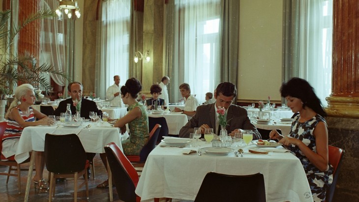 A Keleti pályaudvar étterme a 70-es években. Fotó: Fortepan