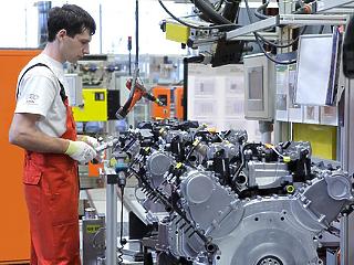 20 százalékkal emelné meg kév alatt a dolgozók bérét a győri Audi